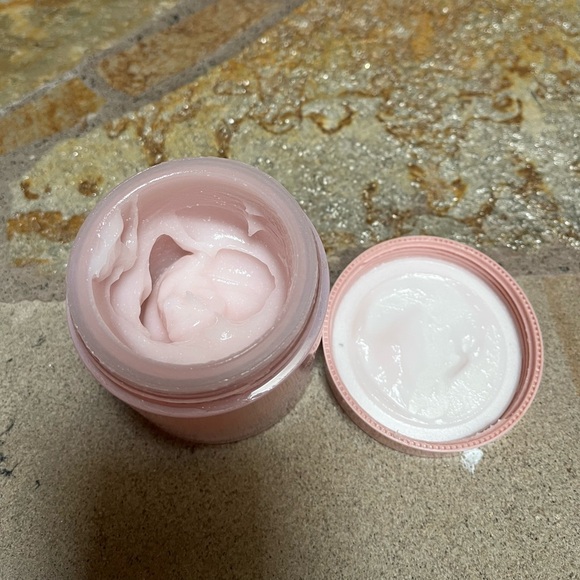 Laneige Bouncy & Firm Sleeping Mask 2 fl oz - Picture 5 of 7
